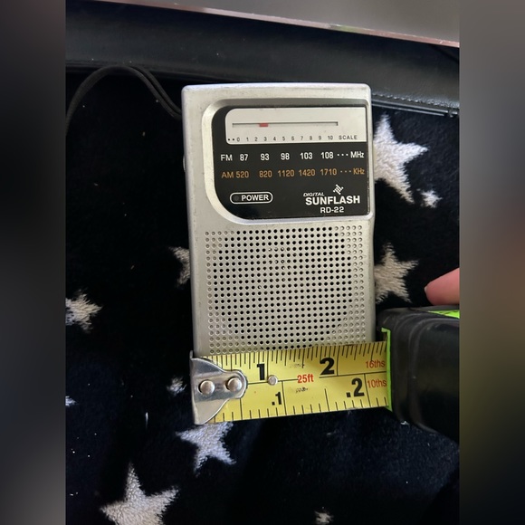 Portable AM/FM Band Radio by Sunflash - Picture 1 of 7